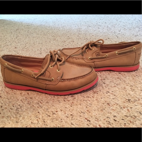 Sperry Shoes - Sperry leather boat shoe with bright salmon sole